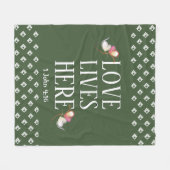 グリーン |愛はここに住む |カスタマイズスタイリッシュ可能 フリースブランケット (正面(横))