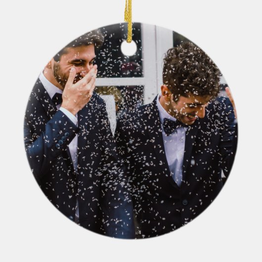 グリーンLGBT氏の初めてのクリスマスが可愛い セラミックオーナメント (裏面)