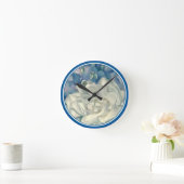 グルジア素晴らしオキーフェホワイトローズとラークスパー ラウンド壁時計 (ホーム)