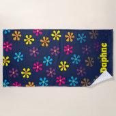 グルービヒッパイフラワー名前をカスタムする ビーチタオル (正面)