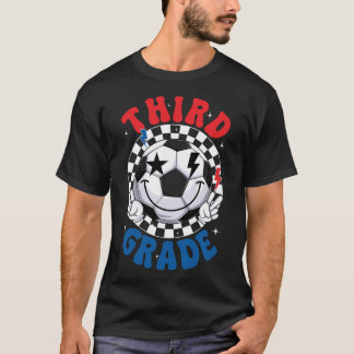 グルービーな三年生チームサッカー初めての学校 Tシャツ
