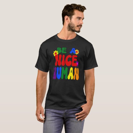 グルービーな虹のポジティブデザイン Tシャツ (正面フル)