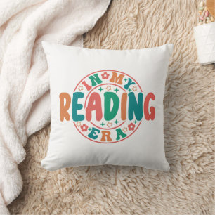グルービーな「In My Reading Era」ウェーブフォント グラフィック クッション