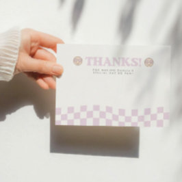 グルービーガール チェック ハッピー フェイス | 1歳の誕生日 サンキューカード