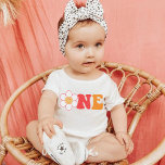 グルービーピンク&オレンジ1歳 ベビーTシャツ<br><div class="desc">Groovy One Toddlerシャツ – レトロレインボー誕生日シャツ – ファースト誕生日ナチュラルトドラーティー。</div>