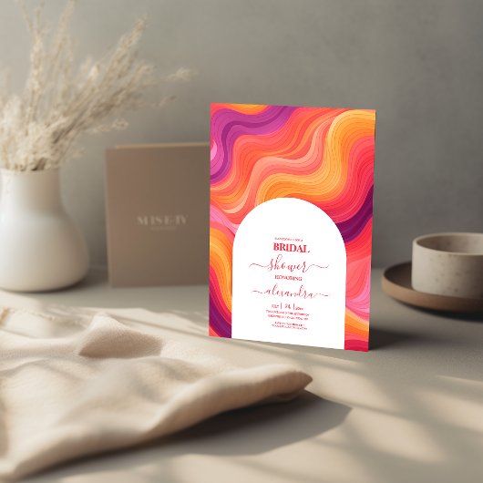 グルービー レトロ ピンクとオレンジのアーチ ブライダル 招待状