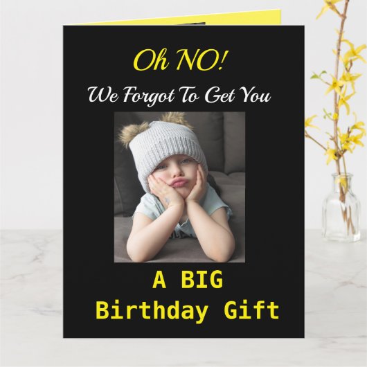 グループおもしろいの不機嫌な女の子からの大きな誕生日 カード (黄色い花)