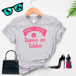 グループおもしろいバチェロレッテ最も可能性の高いダンステーブル Tシャツ<br><div class="desc">このTおもしろいシャツは笑い声が少し出るのにピッタリだ。デザインは明ユーモアのあるるく、完璧なメッセージ「テーブルの上で踊る可能性が最も高い」を備えている。ユーモ笑わされるアセンスで感じ大声で笑い声を上げるデザイン。バチェロレッテやバチェロレッテ自身のための必需品。あなたの女の子が来るあなたの結婚に衣服できる祝グループシャツの1つ。</div>
