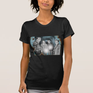 グループは1つを撃ちました Tシャツ