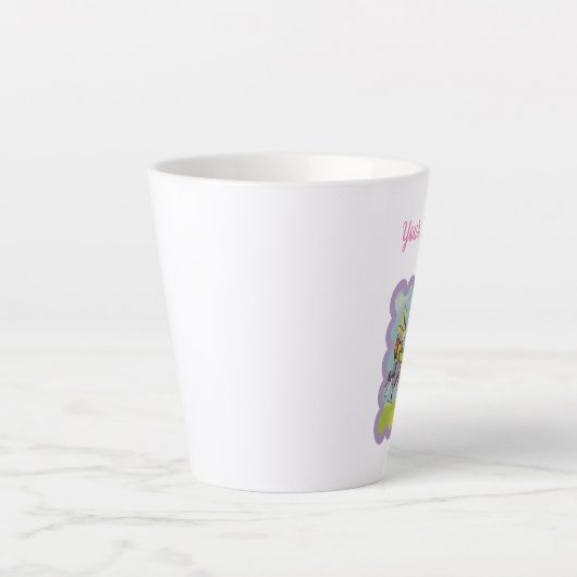 グループランニングのイースターウサギの草の卵バスケット カフェラテマグ (正面)