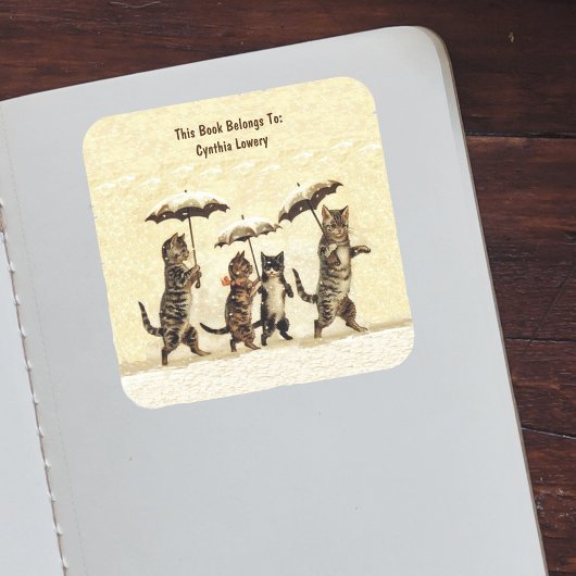 グループ猫ネコ歩くアップライトインスノーイエロー スクエアシール