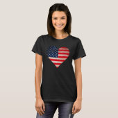 グルーント米国国旗ハート愛国的アメリカ擦り切れた国旗 Tシャツ (正面フル)
