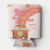 グルーヴィヤングワイルドアンドスリーピンクピーチバンデイジー 缶クーラー (裏面)