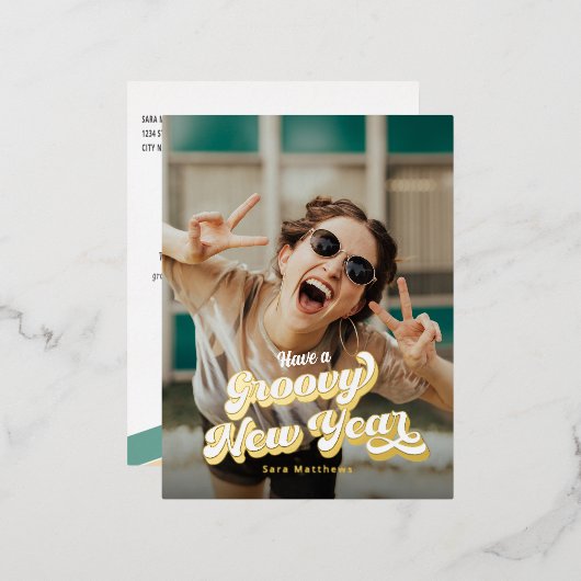 グルーヴィレトロタイポグラフィハッピーニューイヤー 箔シーズンポストカード (正面/裏面)