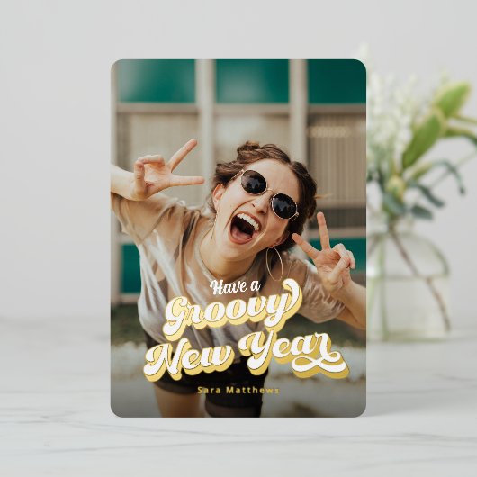 グルーヴィレトロタイポグラフィ&ゴールドフォイル新年 箔シーズンカード (立ち正面)