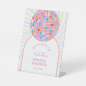 グルーヴィレトロピンクディスコボールブライダルシャワーへようこそ 台座サイン (正面)