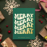 グルーヴメリーウェーブグリーンタイポグラフィクリスマス 箔シーズンカード<br><div class="desc">メリーメリーメリーMerry Christmas Card:金ゴールドフォイルと緑の背景に波状のヴィンテージタイポグラフィを持つレトロなデザイン。</div>