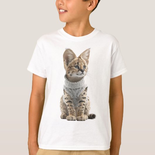 グレイのセーターを着たかわいいサーバル子猫 キッズ Tシャツ (正面)