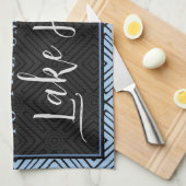 グレイエレガント&ダスティブルーシックウェルカムレイクハウス キッチンタオル (四つ折り)