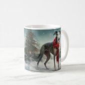 グレイハウンドの犬と雪のクリスマス コーヒーマグカップ (正面右)