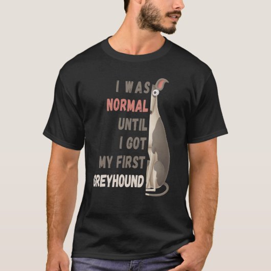 グレイハウンドは現在の犬のポーzoomieを持っている tシャツ (正面)
