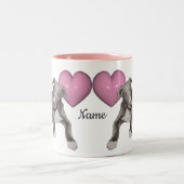 グレイハウンド子犬とハート パーソナライズされた ツートーンマグカップ (中央)