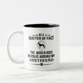 グレイハウンド犬が犬種の愛人 ツートーンマグカップ (左)