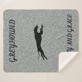 グレイハウンド「機敏さとグレース」シェルパ毛布。 シェルパブランケット (正面(横))