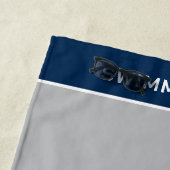 グレイパーソナライズされたネイビースイムチーム泳ぐ人名 ビーチタオル (インサイチュ)