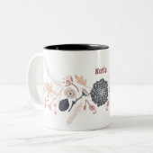 グレイパーソナライズされたブルーピーチフローラ（名前） ツートーンマグカップ (正面左)