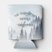 グレイマウンテンフォグフォレストワイルドネスウィンターウェディング 缶クーラー (裏面)