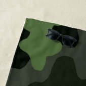 グレイ暗緑色カモフラージュno.14プリント ビーチタオル (インサイチュ)