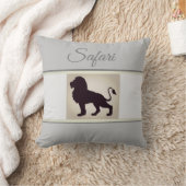 グレイ&エレガントホワイトライオンサファリ装飾用クッション クッション (ブランケット)