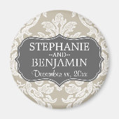 グレイ&リネンベージュダマスクパターン結婚式の引き出物 マグネット (正面)