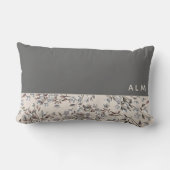 グレイ&リネンベージュフローラ |モノグラム ランバークッション (裏面)