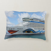 グレナダ島沖で停泊したAIDAlunaクルーズ船 アクセントクッション (裏面)