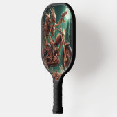 グレムボンとスカルダストが大きなチョッパーを乗せた ピックルボールラケット (左)