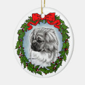 グレンダ S. ハーランによるチベット・スパニエル・アート セラミックオーナメント (左)