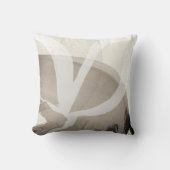 グレーおよびアイボリー芸術的抽象芸術ウィングパターン クッション (正面)