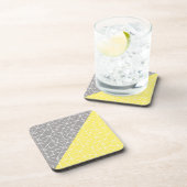 グレーおよび黄色の幾何学的コルクバックコースター コースター (右側)