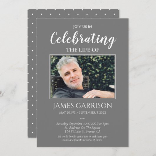 グレーお祝いのライフ写真記念招待状 招待状 (正面/裏面)