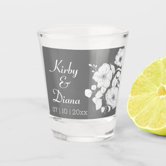 グレーかわいらしとホワイトのフローラ結婚ズ ショットグラス (正面)