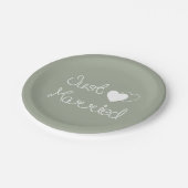 グレーたった今結婚しましたと白ハート結婚ズ ペーパープレート (アングル)