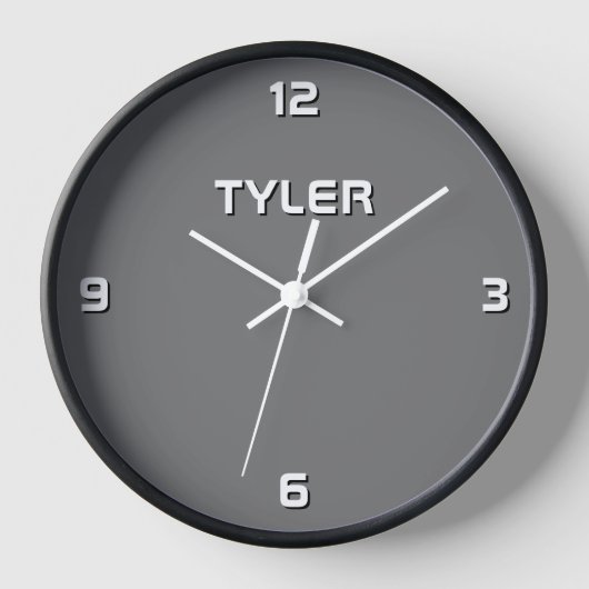 グレーで白の名前をカスタマイズ 壁時計 (正面)