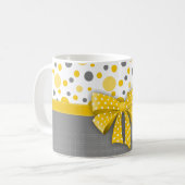 グレーとイエローの水玉模様、サニーイエローリボン コーヒーマグカップ (正面左)