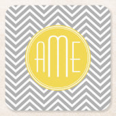 グレーとイエローシェブロンカスタムズモノグラム スクエアペーパーコースター (正面)