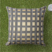 グレーとイエロープレイドのシェード アウトドアクッション (芝生)