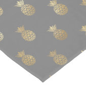 グレーとエレガント金ゴールドパイナップルパターン ショートテーブルランナー (コーナー)