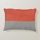 グレーとオレンジの絵を描壁 アクセントクッション (裏面)