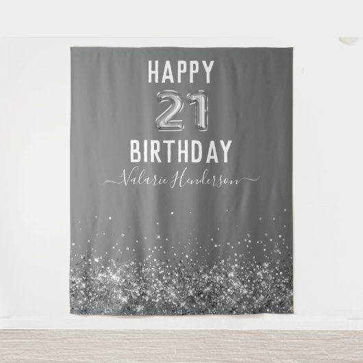 グレーとシルバーのハッピーバースデー21歳 タペストリー (正面)